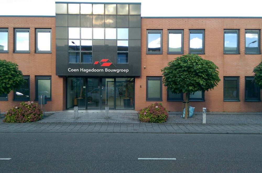Gewrapte kozijnen en gevel, kantoor Coen Hagedoorn bouwgroep